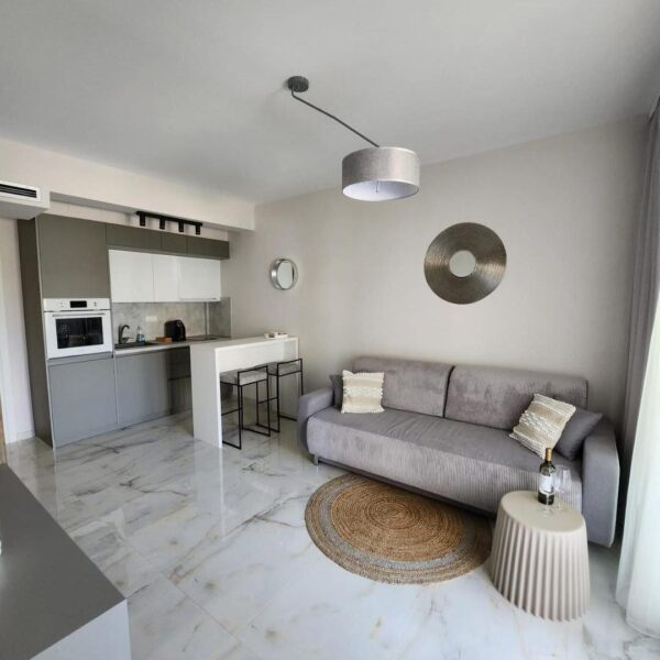 Elia apartment