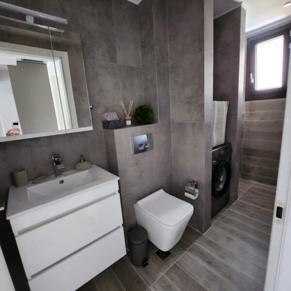 Elia apartment