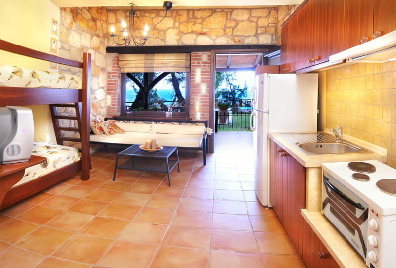 Heos Studios & Apartments