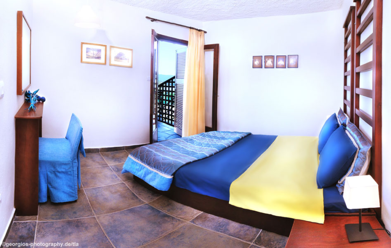 Heos Studios & Apartments